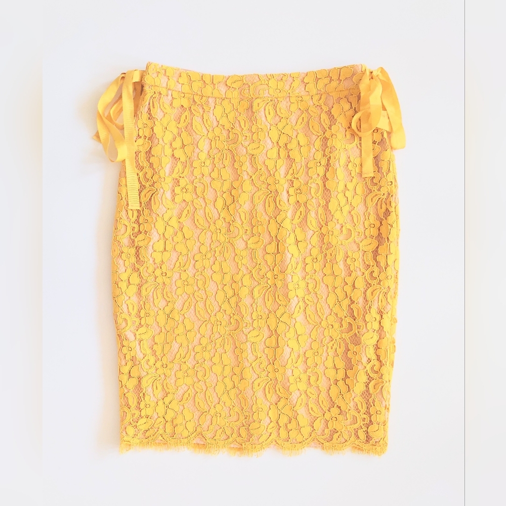 Buru Scallop Hem Knee Length Lace Pencil Skirt Yellow Gold Size Small Lined